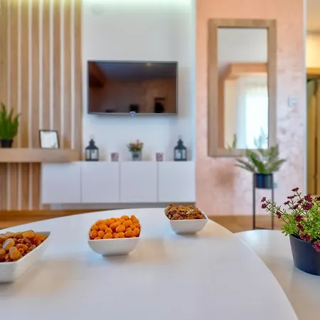 Stefan In Katalina Lux *