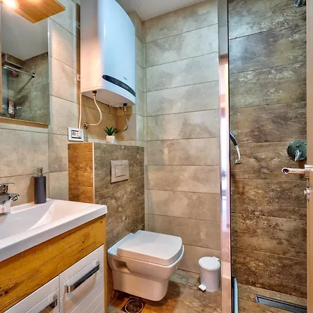 Stefan In Katalina Lux