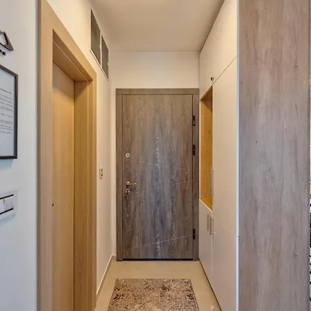 Stefan In Katalina Lux *