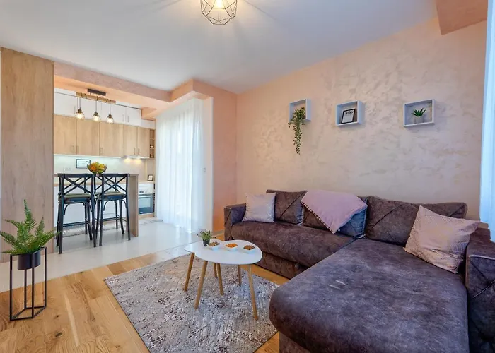 Stefan In Katalina Lux زلاتيبور