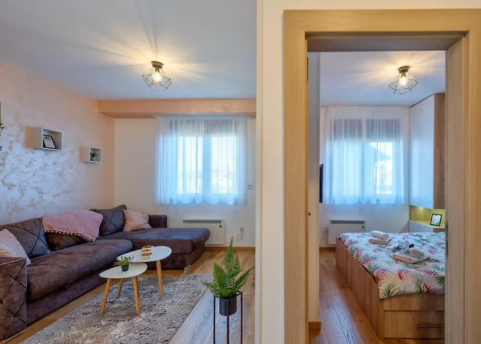 Stefan In Katalina Lux زلاتيبور