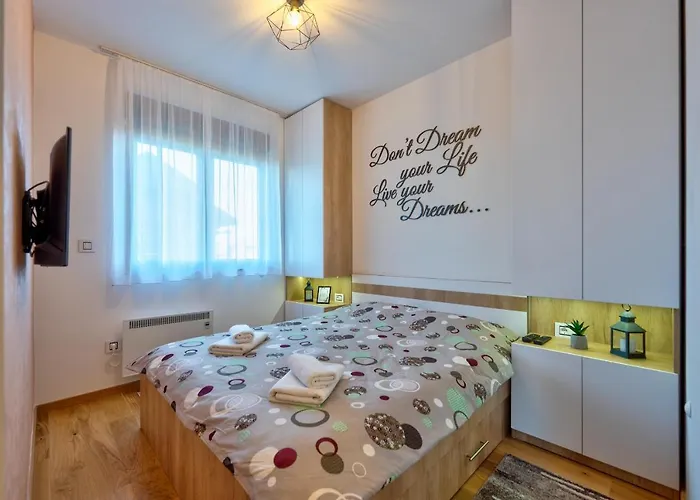 Stefan In Katalina Lux شقة زلاتيبور