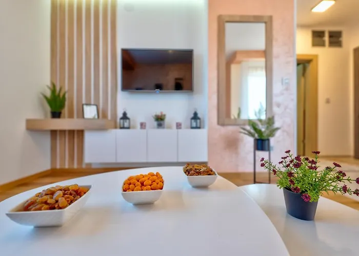 Stefan In Katalina Lux *