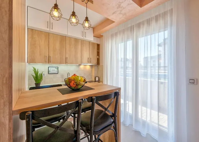 Stefan In Katalina Lux زلاتيبور